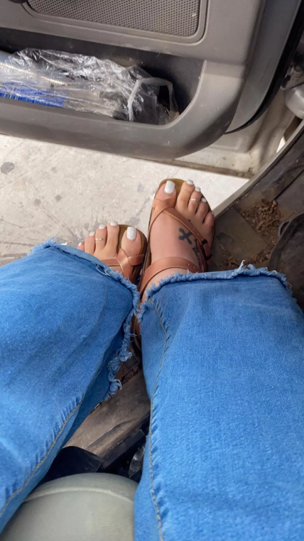 Toes looking real good today 🥰 posted by Charming_Amphibian29