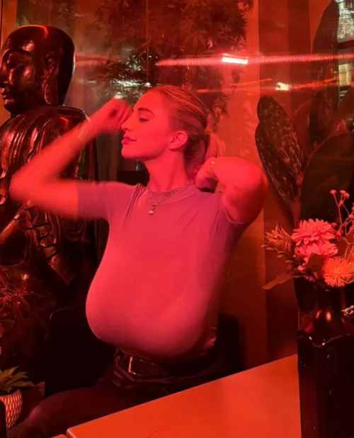 Unreal proportions  by jajajachilo