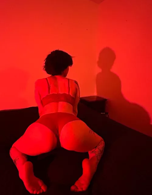 What song is playing as you walk in by Pigeonrxt_21