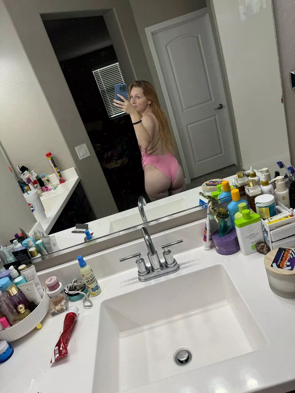 who wants to grab it?? 🫦 posted by tess_engaging