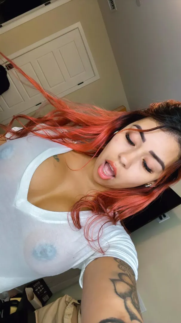 Who's up for a Friday fuck me? by yvettediazxo