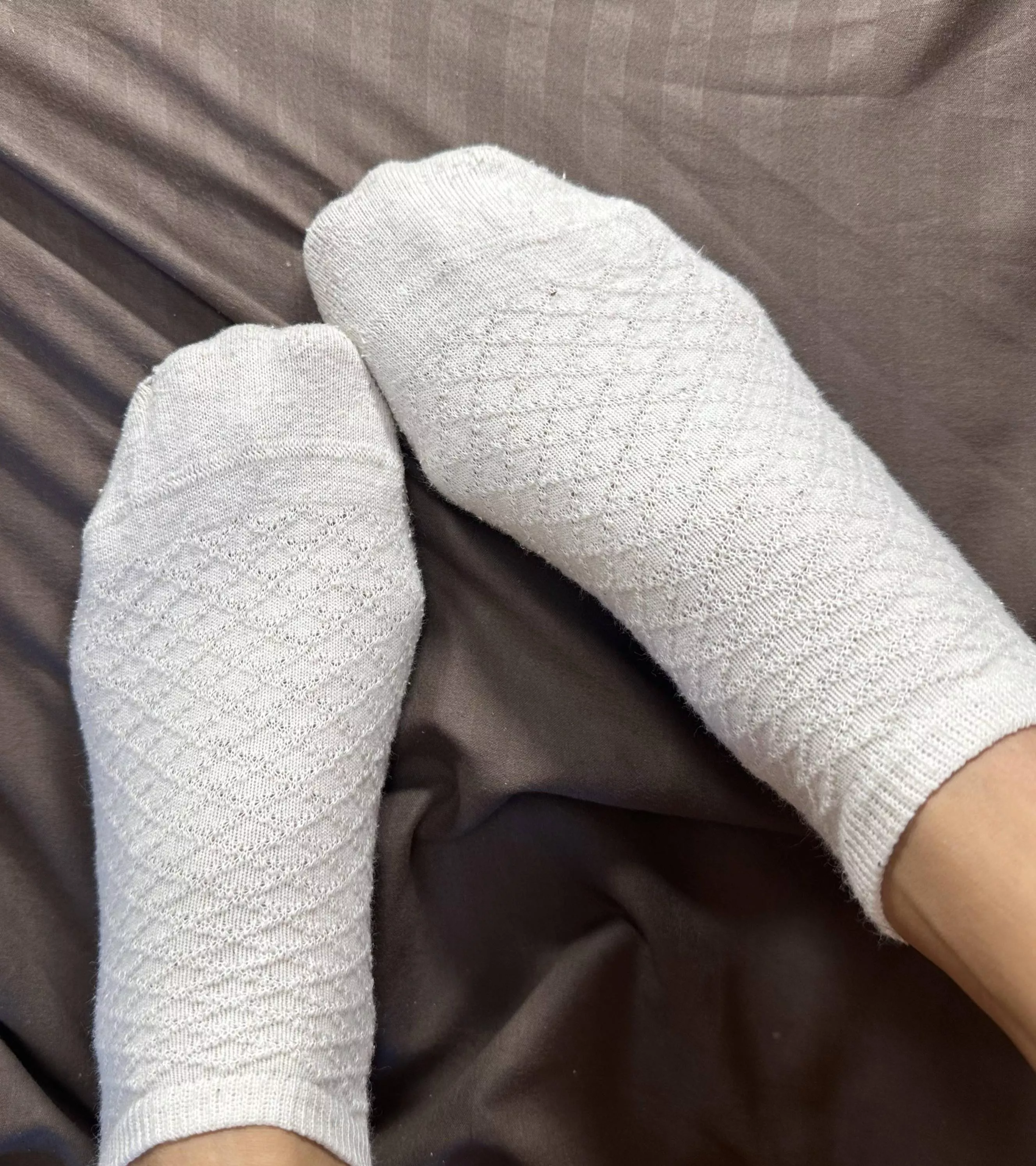 Would you enjoy my feet on your face posted by RainyPrincesss