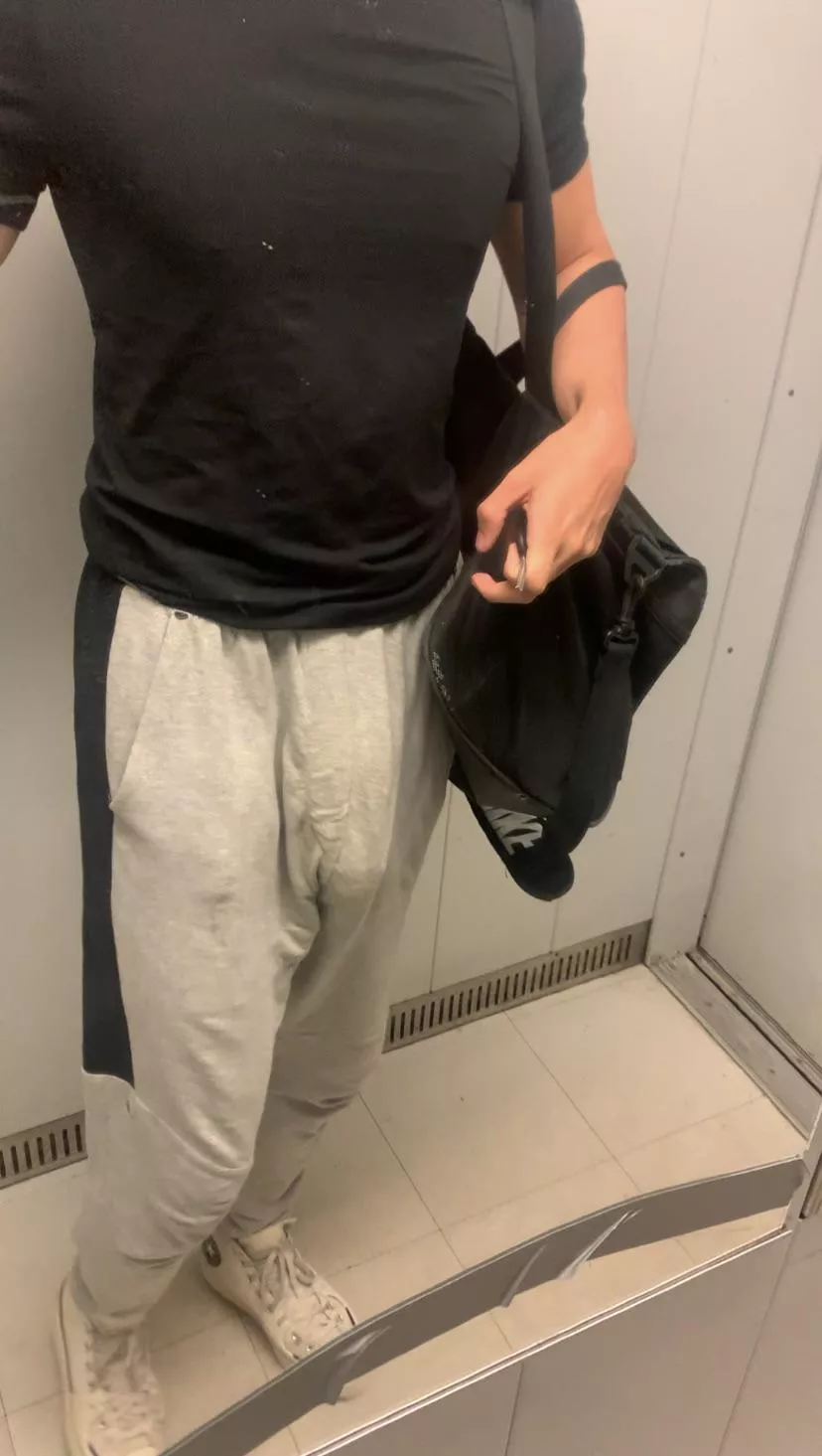 (18) This is what I wear to the gym ;) posted by hmanhonn