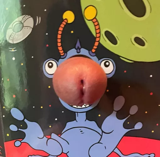 Alien sighting. by housepaintermale