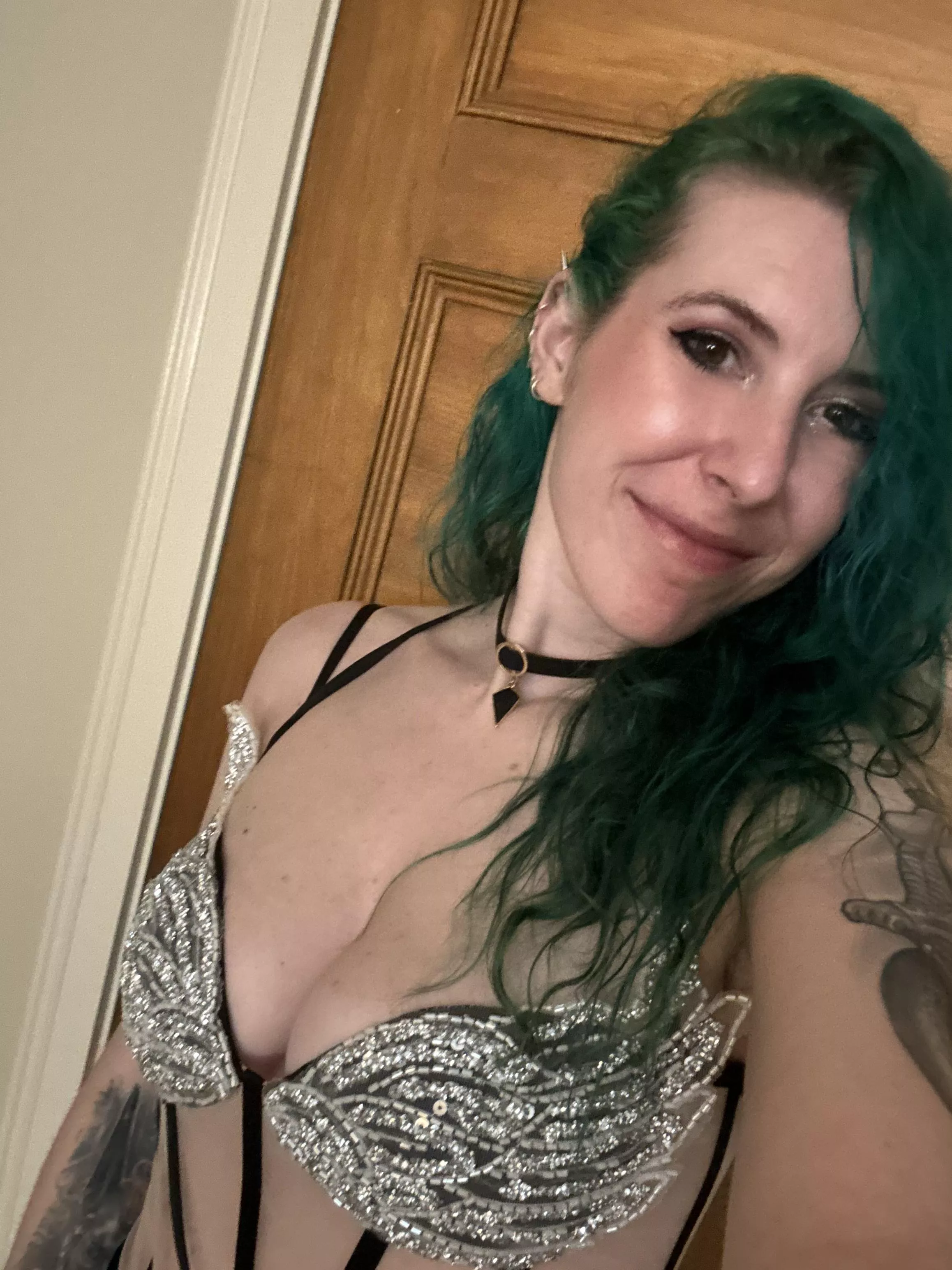 Angel winged cleavage posted by sirenskiss3