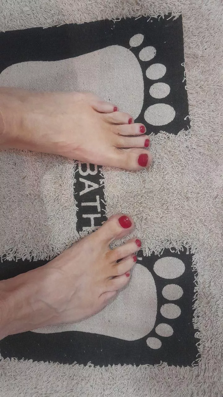 Do you also have an obsession with feet like me?[oc] posted by bubble_alexis