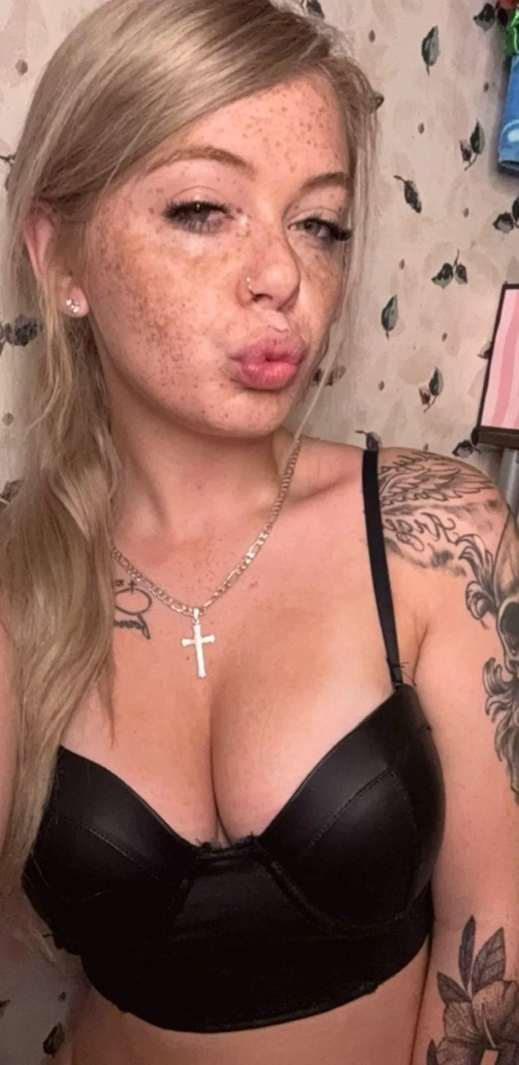 eat me out
 posted by Sweet_Babylove03