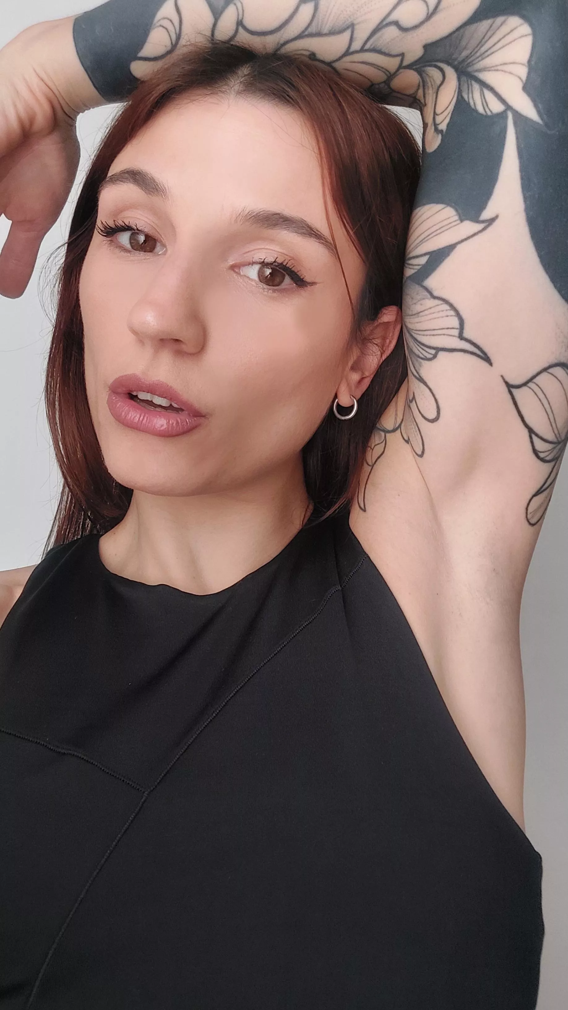 Get your tongue ready to lick my sweaty armpits posted by bellixalexia