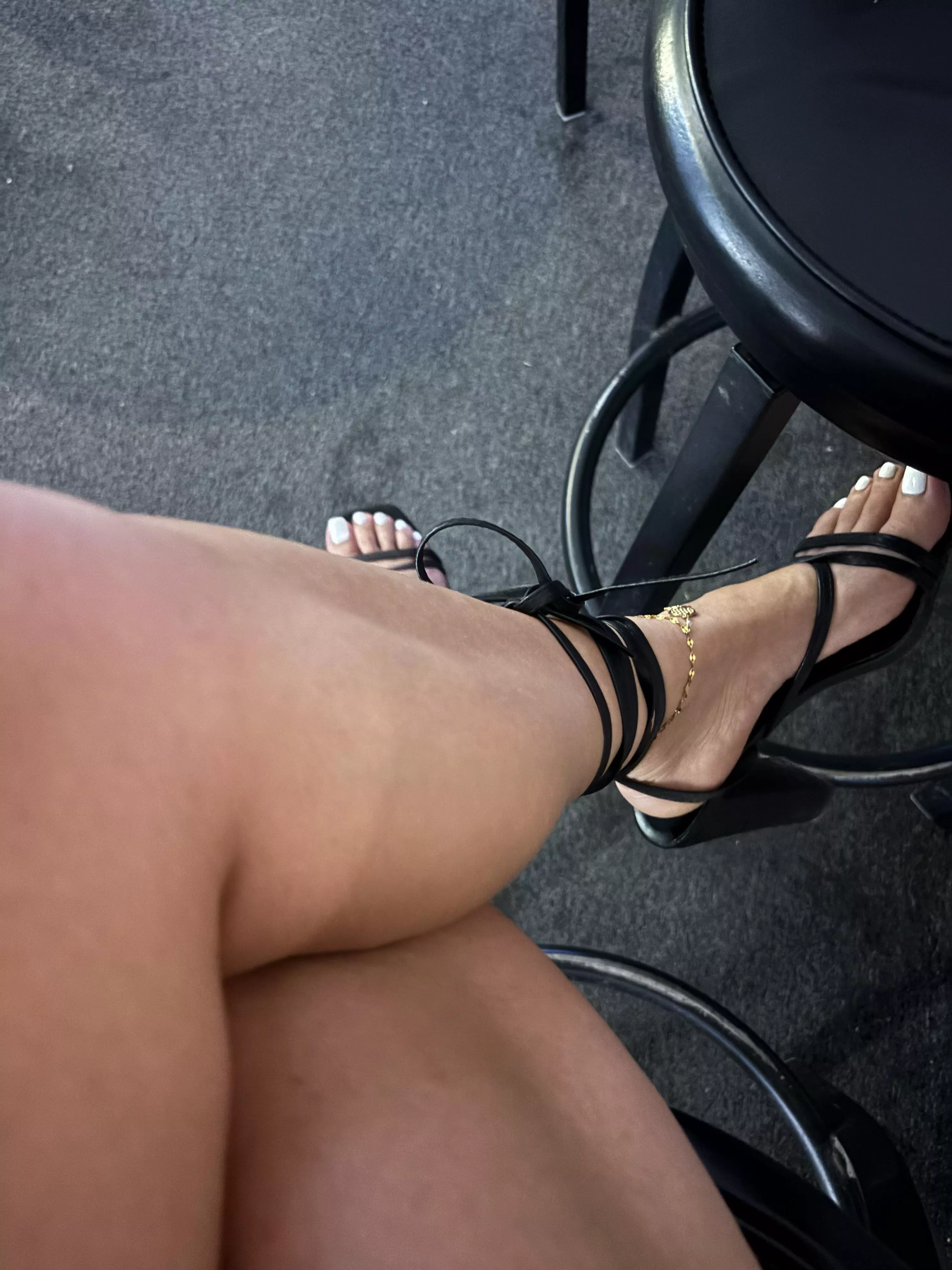 Guess what bar I’m at? 😏🍍🤩 posted by couple4SDcuck