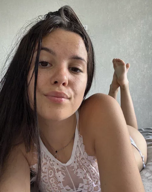 Hot brunette by emillysweett