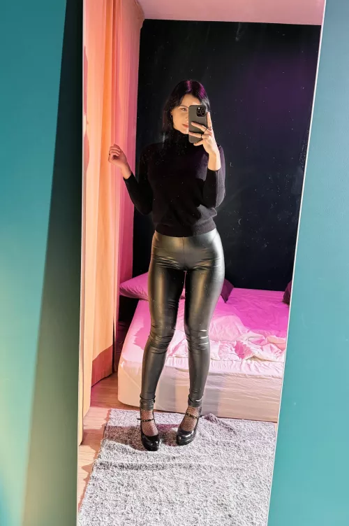 In love with black clothes [f] by mikomiaumiau