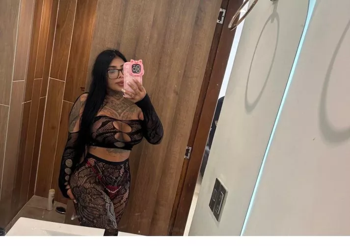 Inked, laced, and dangerously hard to resist by Thora_Blossom