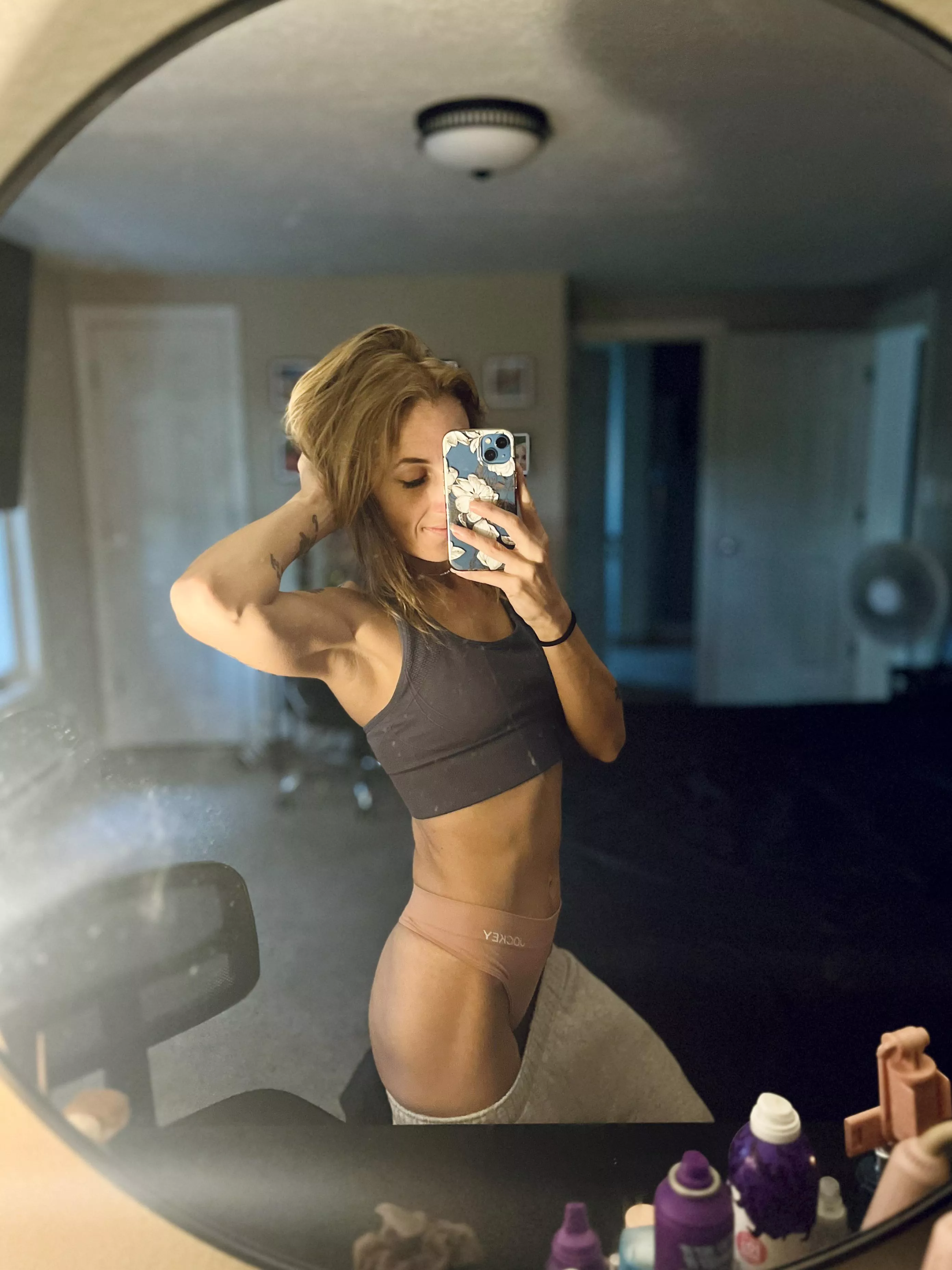 Lazy sweat pants mornings are the best… posted by l3xi_lov3