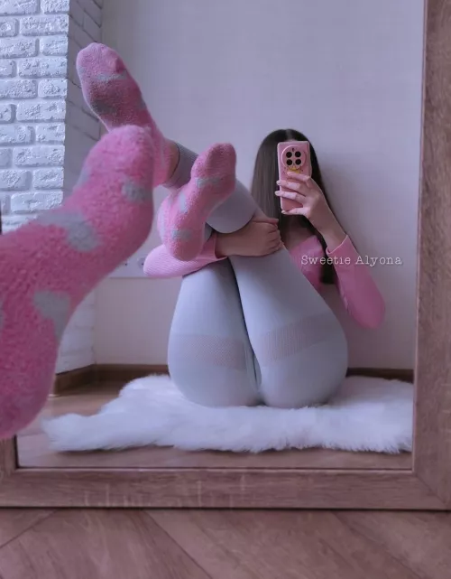 Legs up  by SweetieAlyona