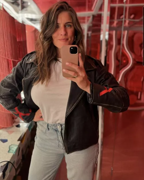 Marieke Elsinga  by ViezeVaz