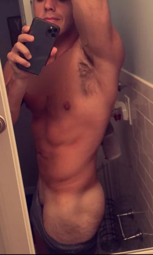 Meet me in the bathroom and let me breed you on the sink.  by analplay61555