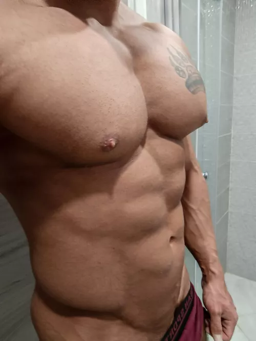 Pre shower by muscletrunks