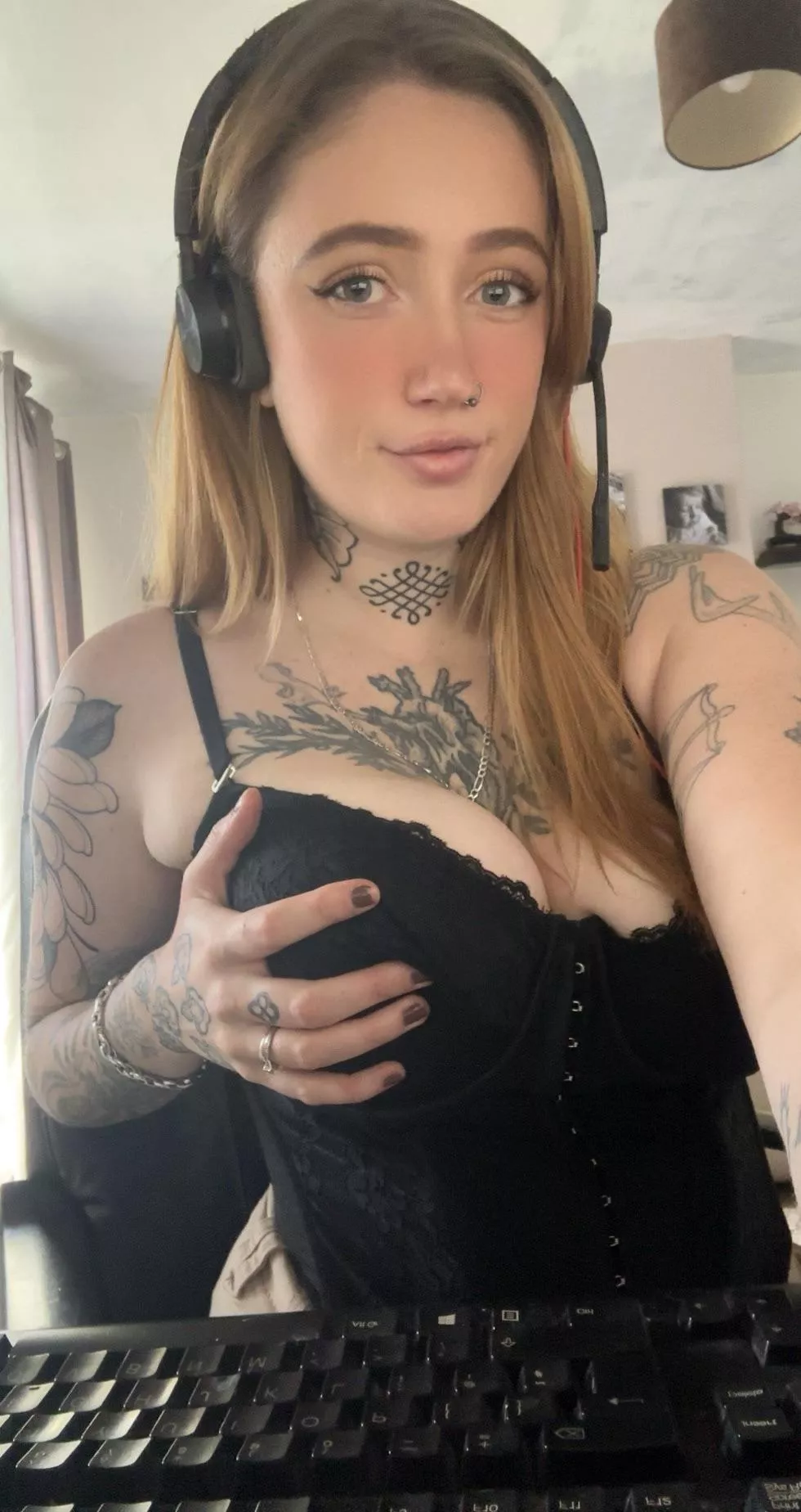 Sexiest call centre adviser you’ll ever see  posted by Clava_bala