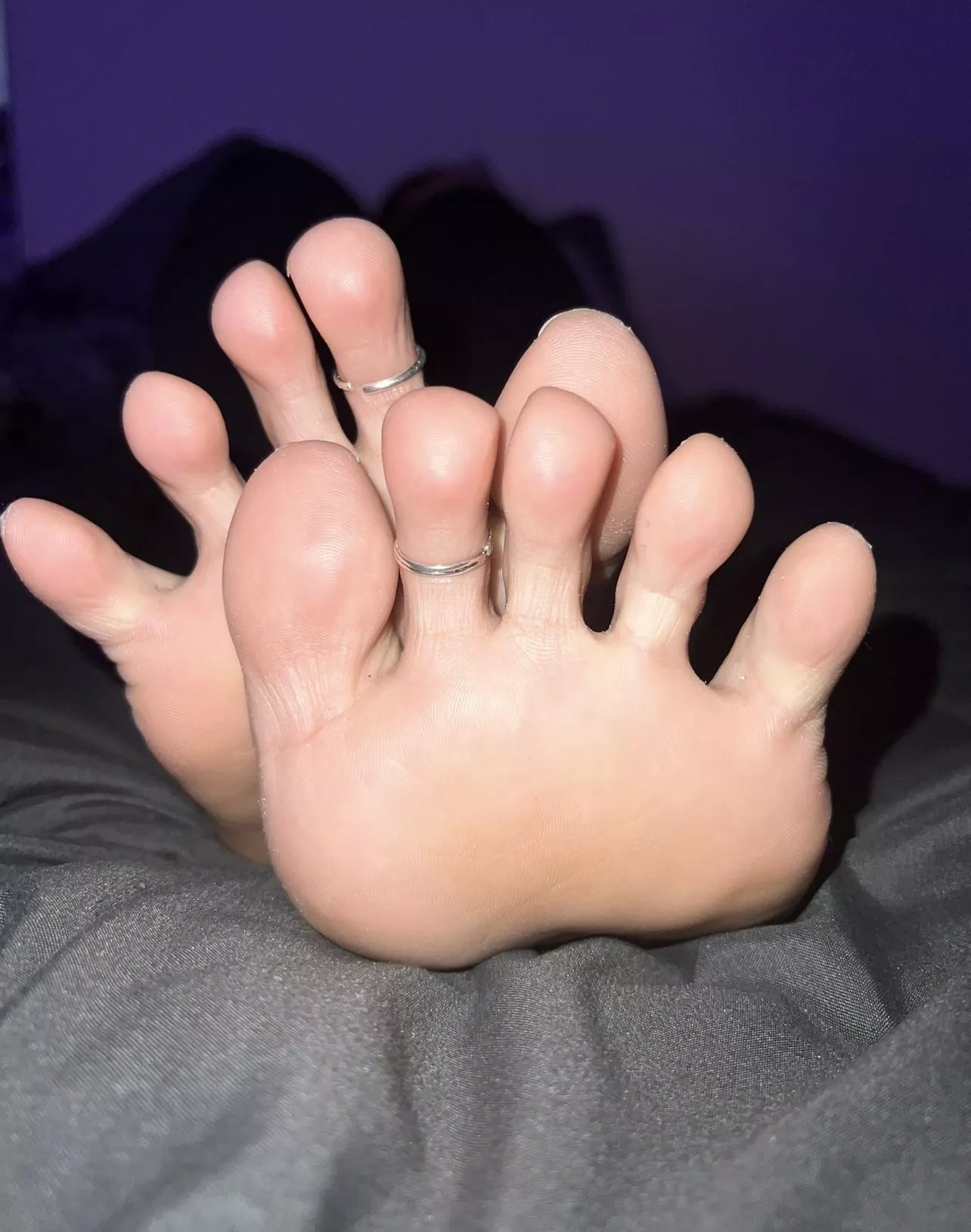 Soles and toes  posted by thelunaxbaby