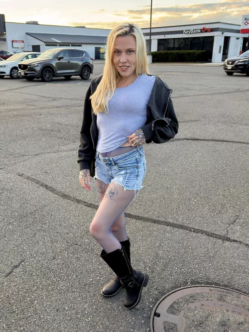 Some waistband flashing  by britneyblade