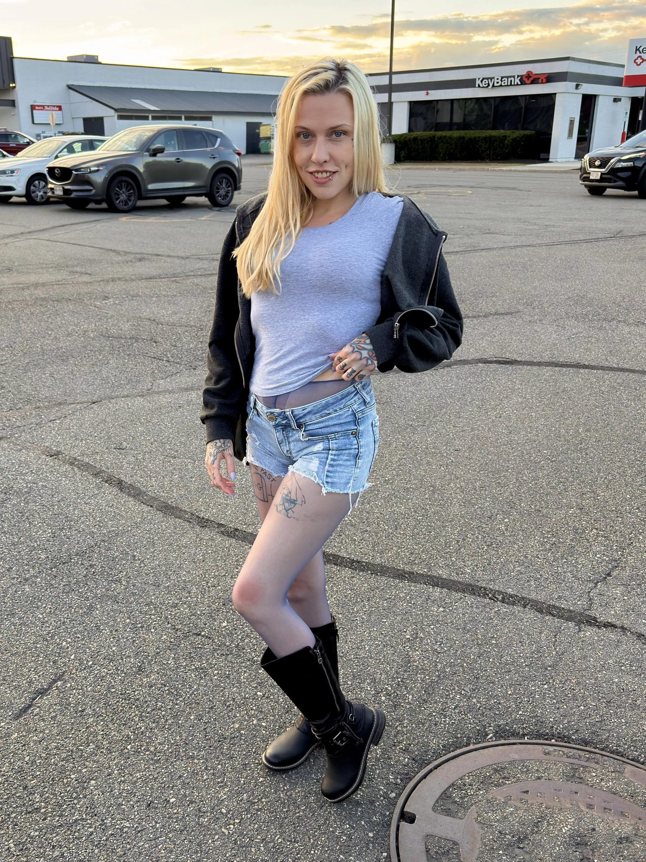 Some waistband flashing  posted by britneyblade