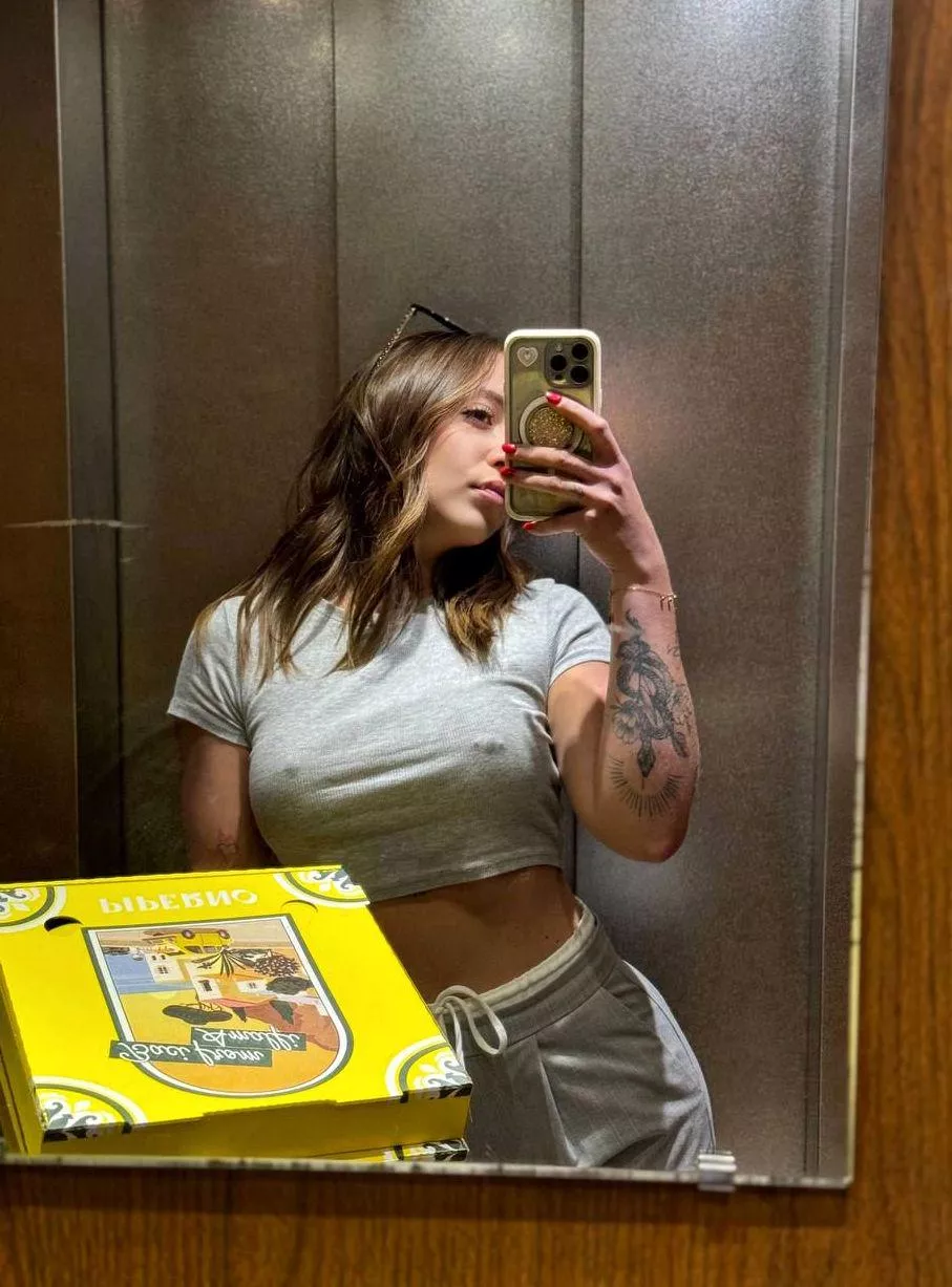 T'aimerais avoir une voisine comme moi ? posted by CutieSparkless