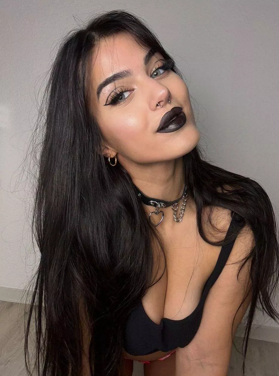 What's your fav horror movie ?^^ posted by Southern-North-3664