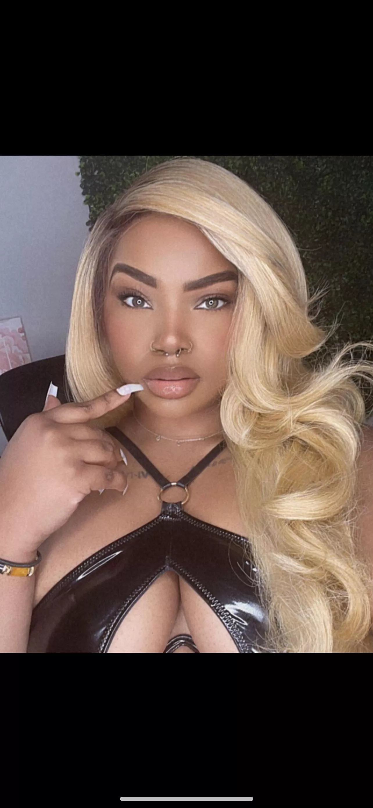 You're hooked on spoiling me. I'm hooked on being spoiled. Let's feed our addiction 🤑 posted by MistreszGiselle