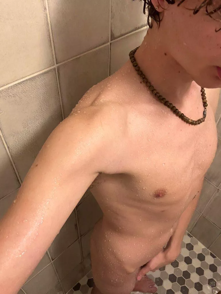 [18] back in the shower 👀 posted by f-off-