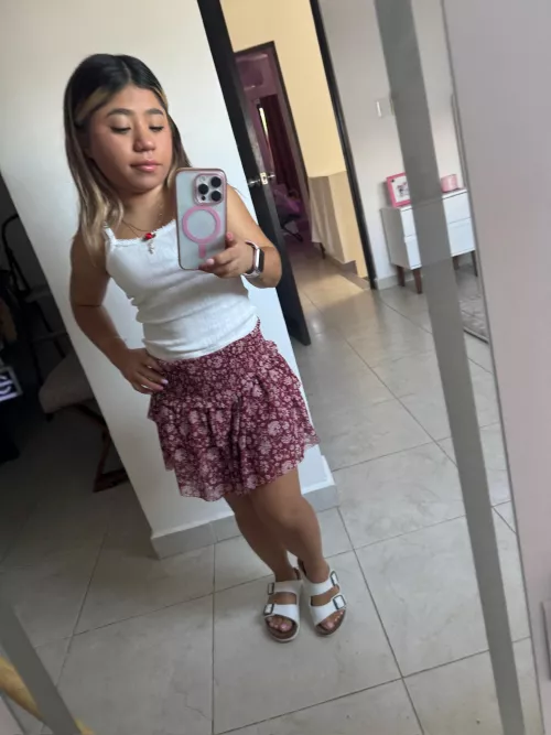 4 feet petite 😊 by Kiwipeelz