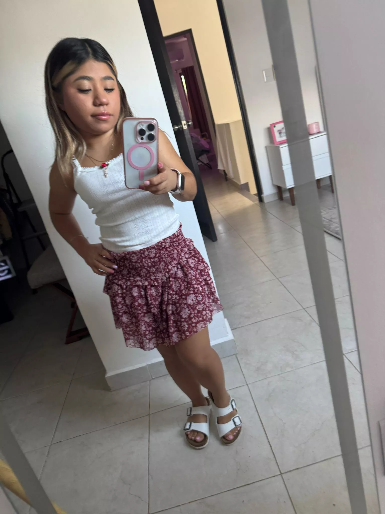 4 feet petite 😊 posted by Kiwipeelz