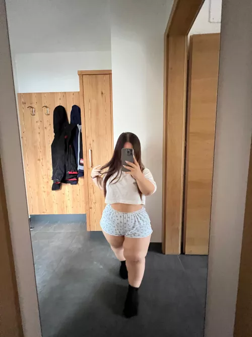 Anyone willing to breed my 4’2 body? by miineay