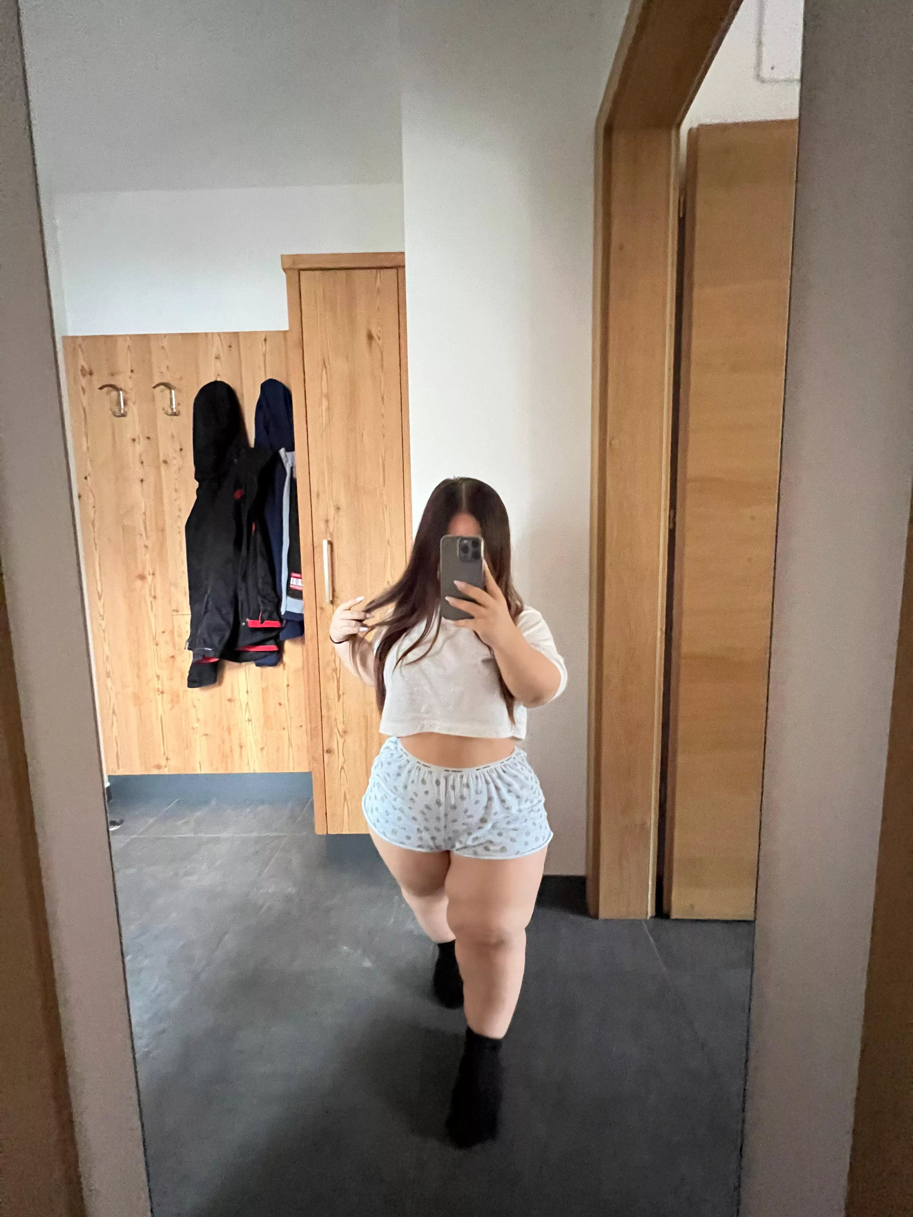 Anyone willing to breed my 4’2 body? posted by miineay