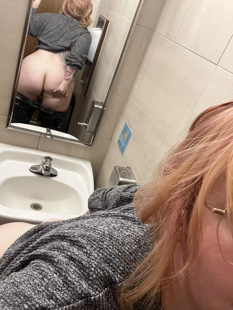 Bend me over in the bathroom 🫣 posted by Glitteringworm78