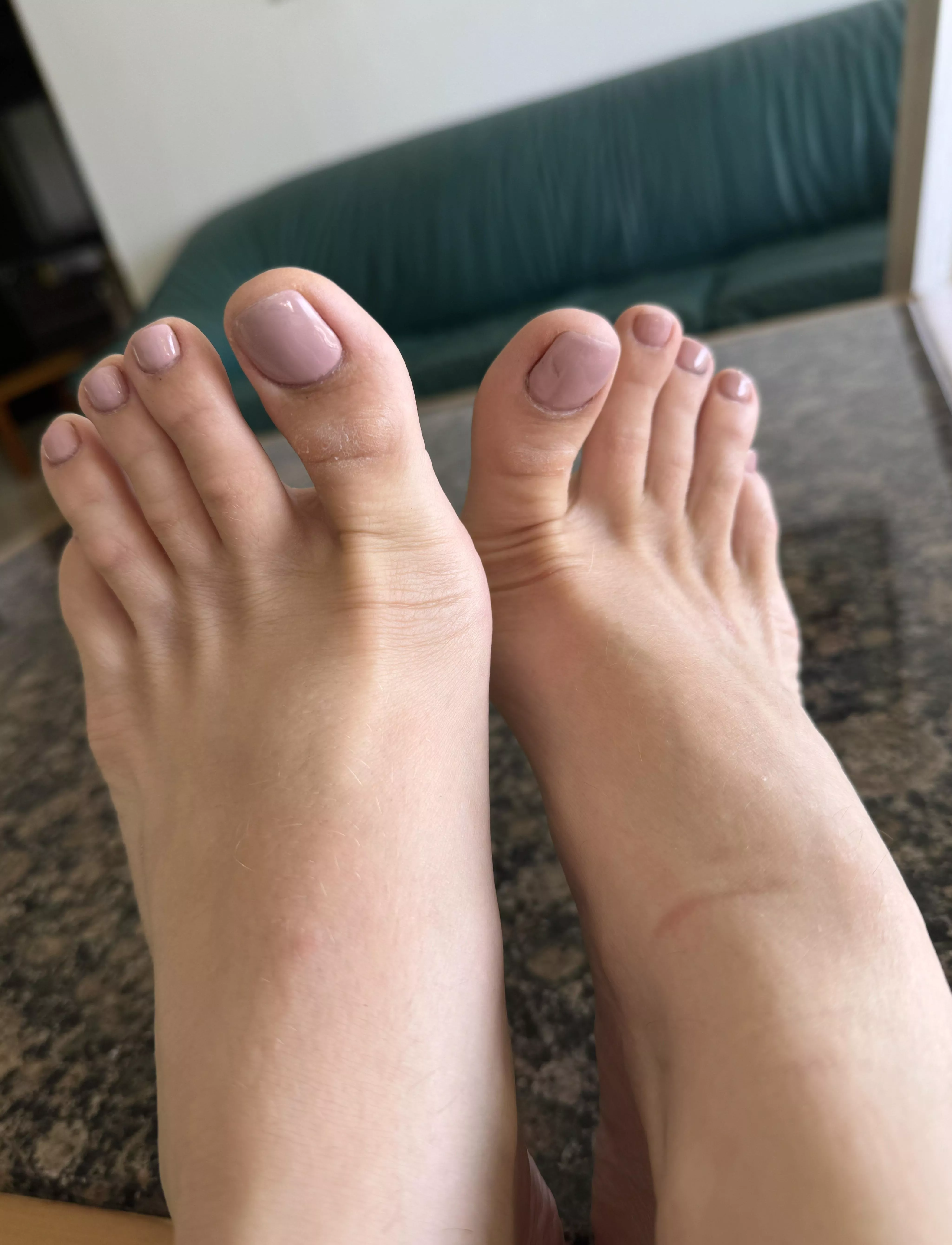 Caress my toes with your gentle kisses posted by OpalLuxuryy