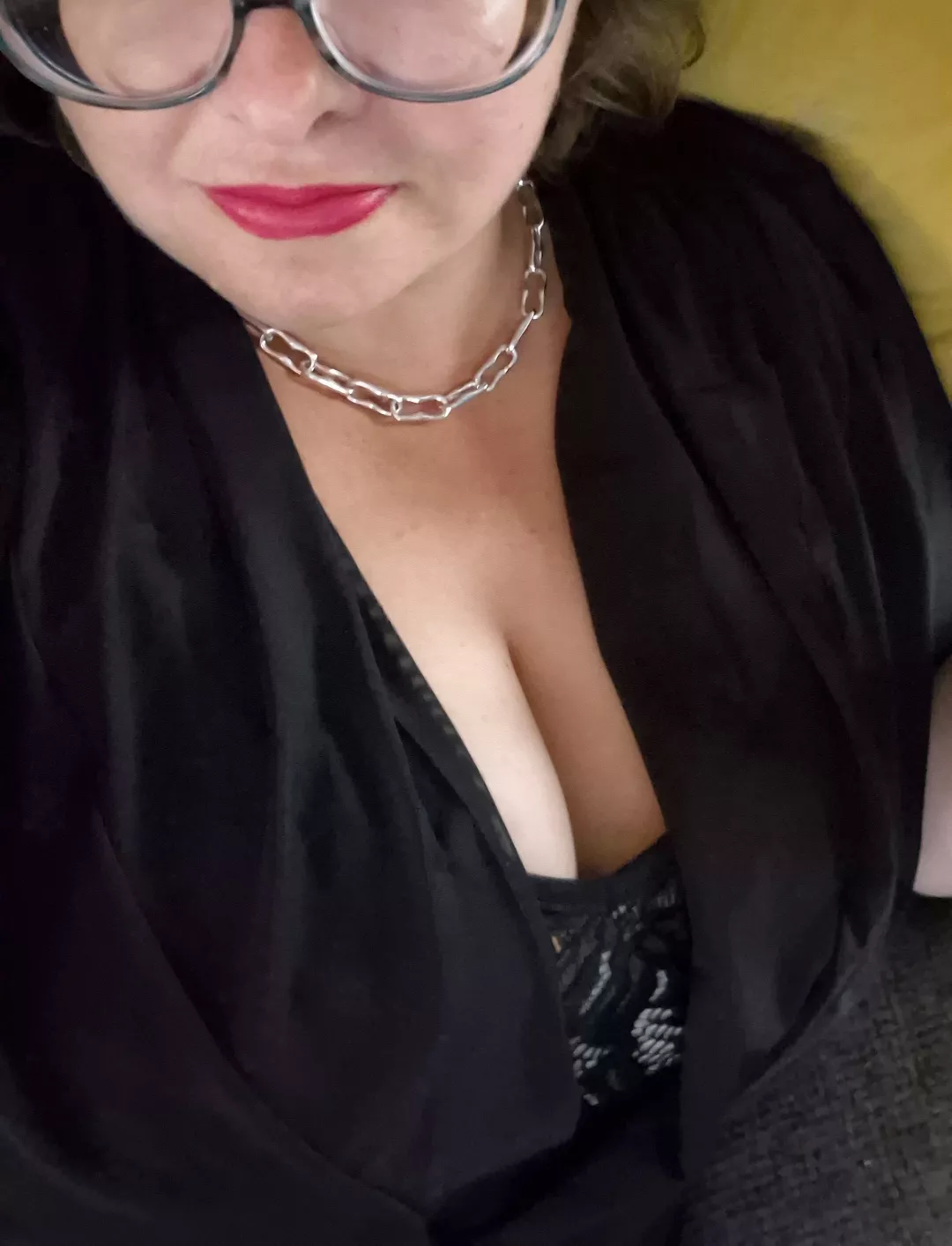 Coffee date cleavage  posted by Direct-Region3177