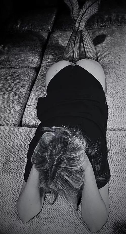 Even tho you don’t see my face, I promise I’m pretty  by booty-blonde