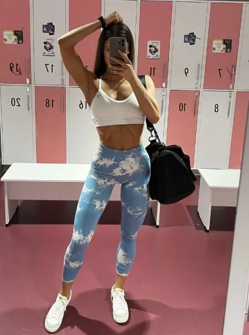 gym time by linasphysique_