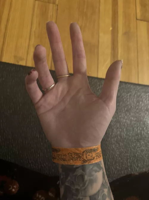 Halloween hand by sirenskiss3