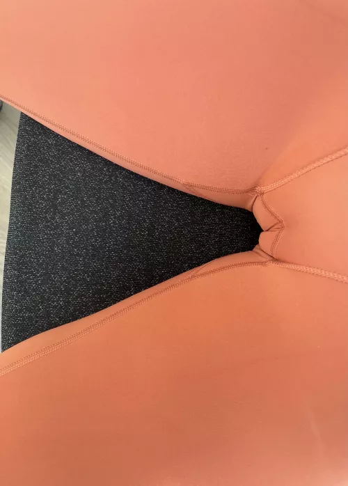 Hard working toe.. by grotete