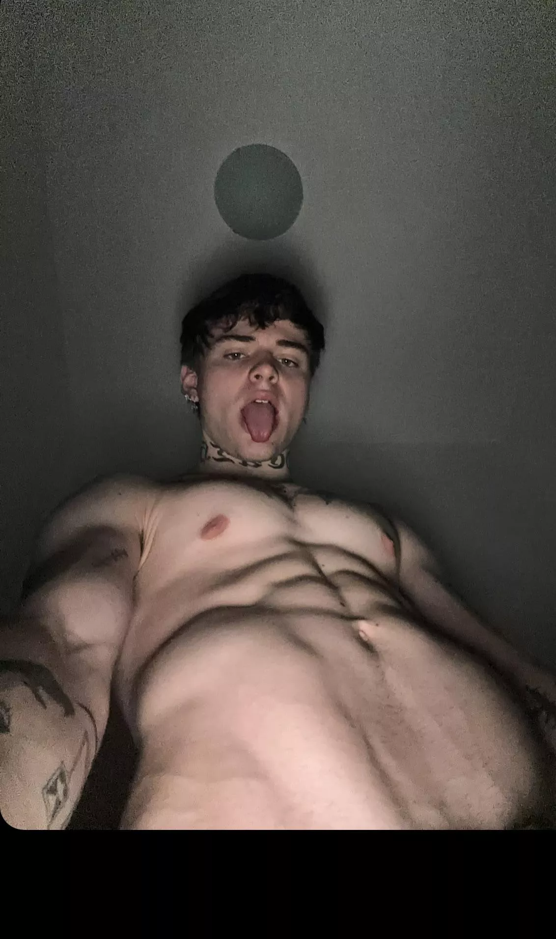 how about my V shape ?😈 posted by imraezify