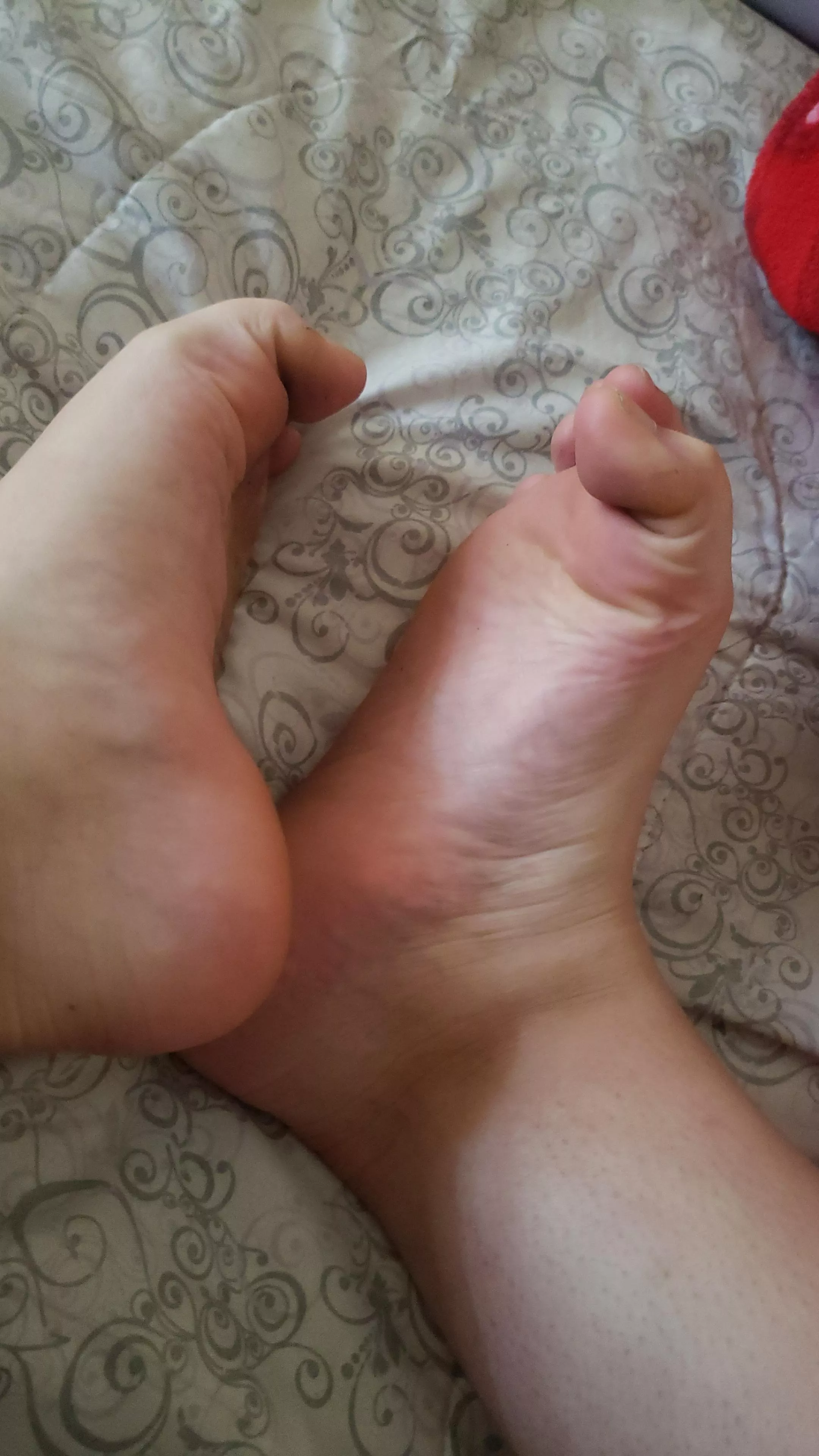 I want to masturbate you with my feet posted by Ayululixx