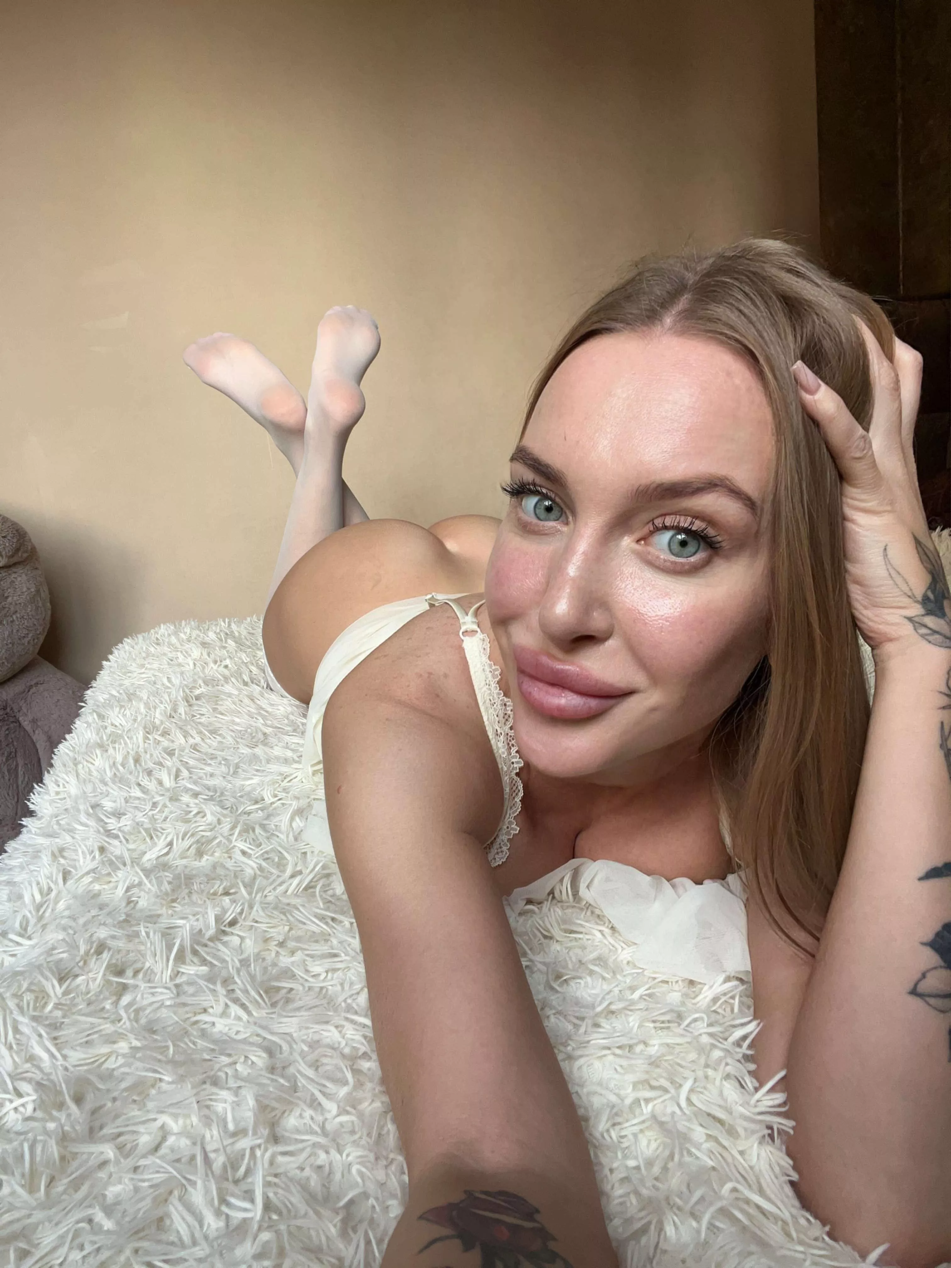 If you were my bf, I'd send these selfies only to you posted by BabySweetestt