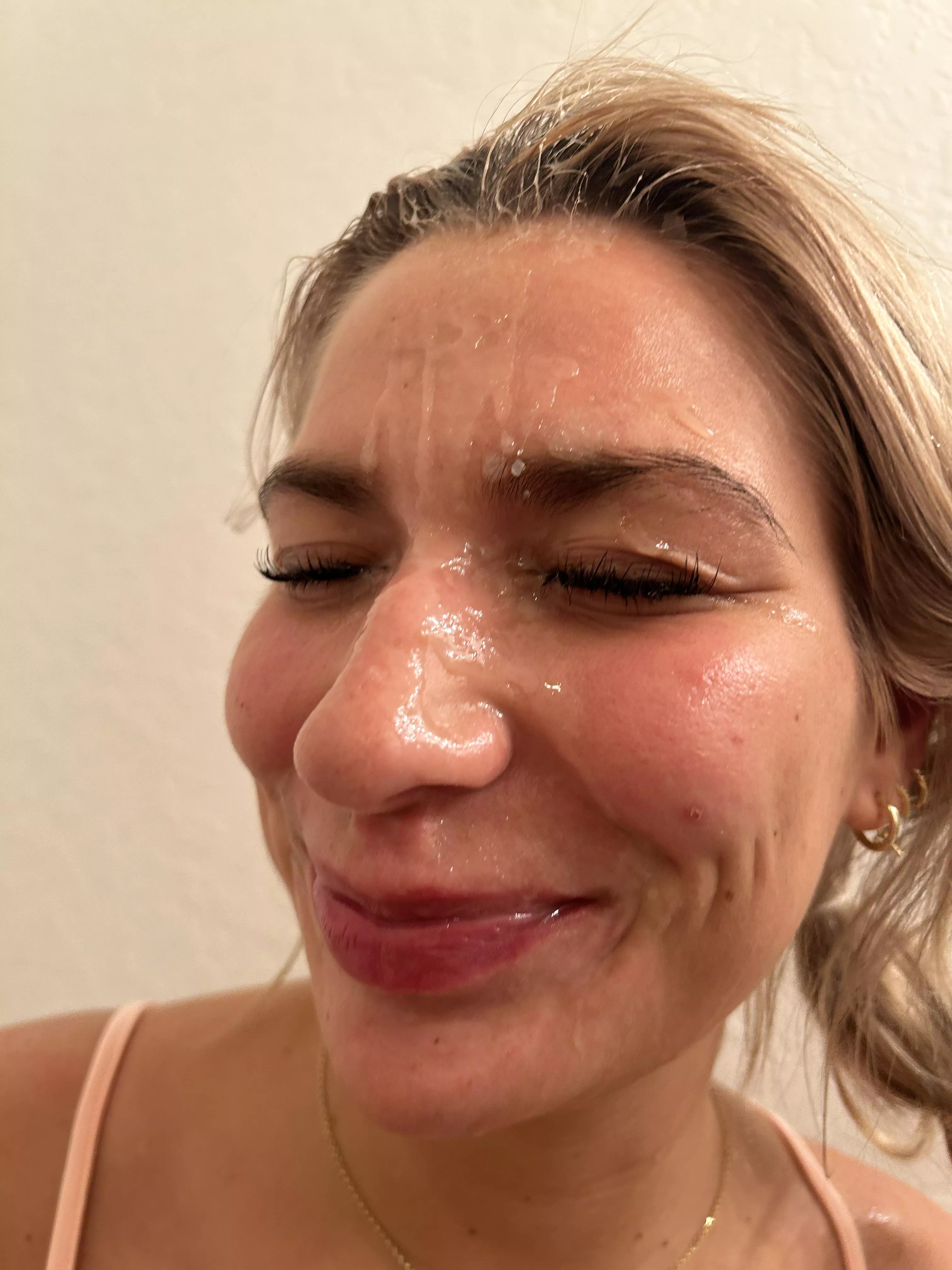 It so hot when it gets in my hair  posted by BlondeBunnyyyy