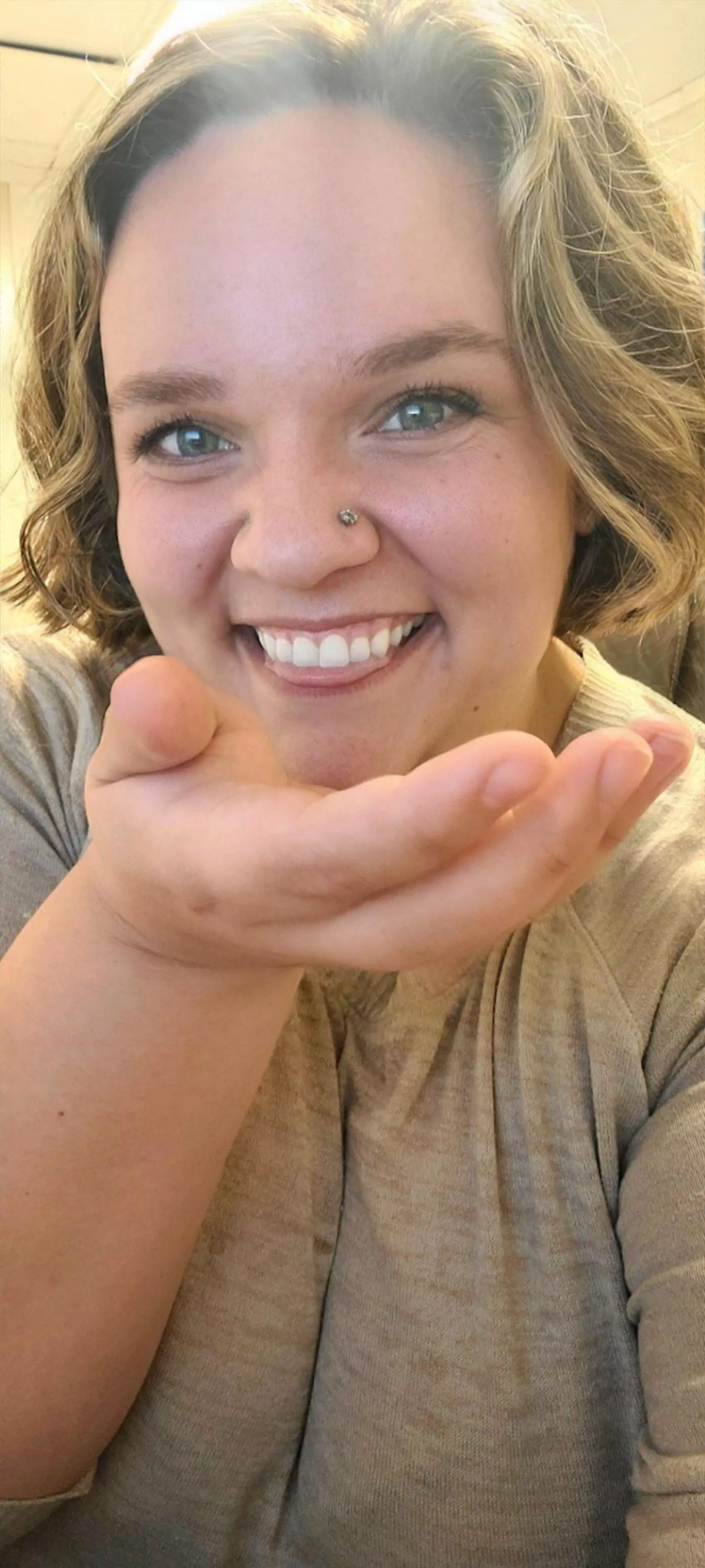 Kisses for everyone  posted by ToasterDee