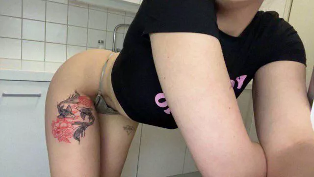 Ligger helt ensam idag 😊 posted by dinfavorit_t