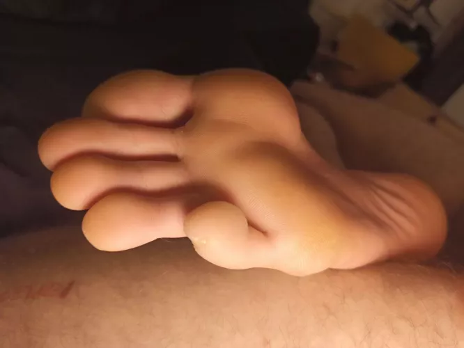 Long toes closeup by Long_Snout_n_Toes