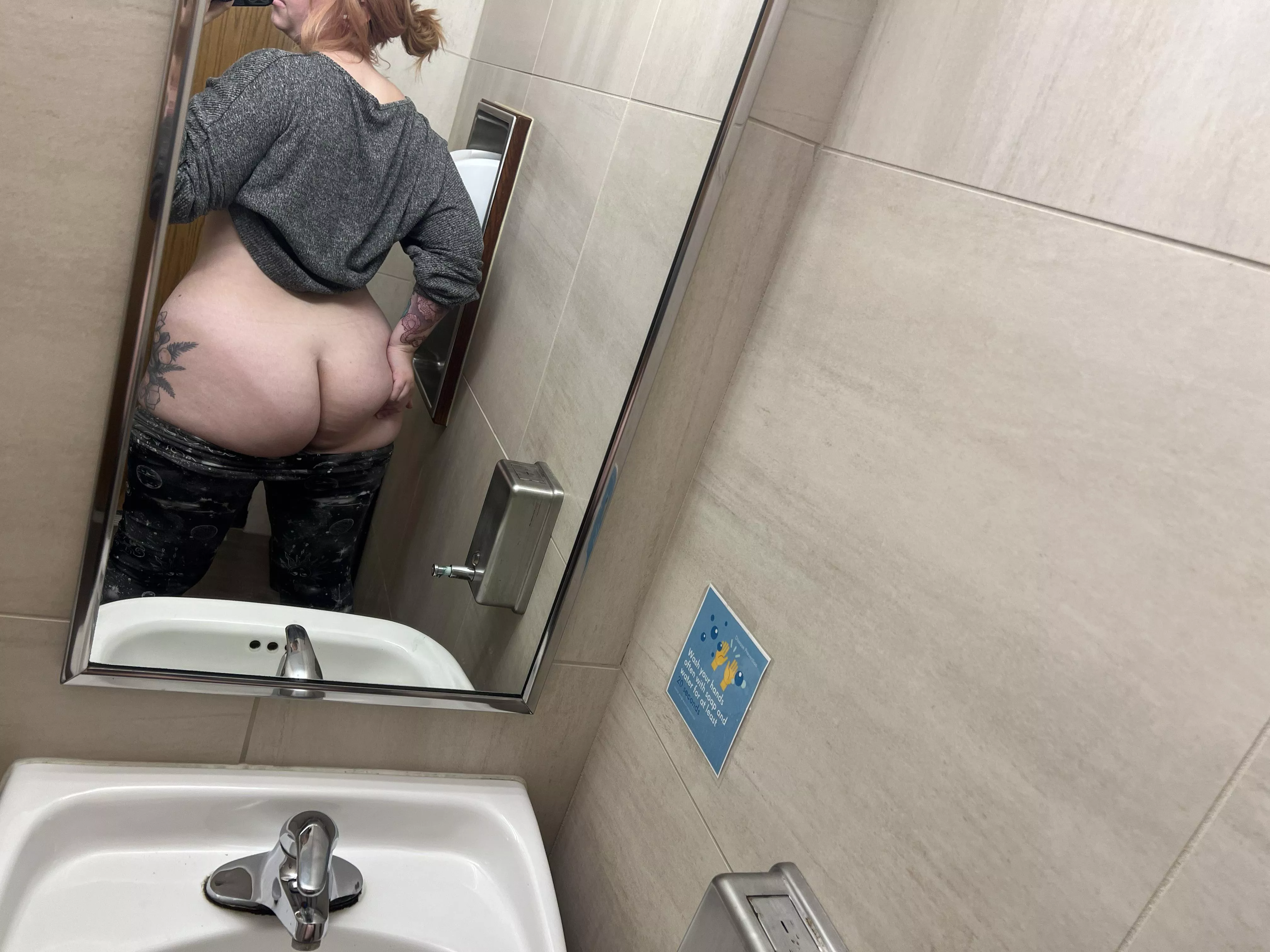 Pawg at work  posted by Glitteringworm78