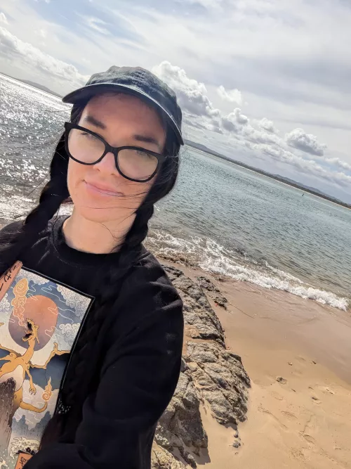 Riah goes to the beach by MissRiahxo