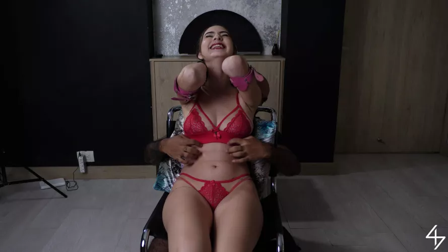 This surprised me! 😅 by raquelwhite